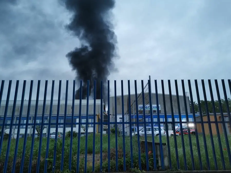 L'incendio in zona industriale