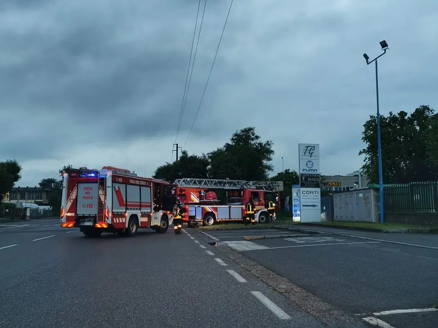 L'incendio in zona industriale