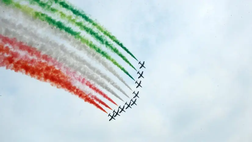 Le Frecce Tricolori in volo - Foto Marco Ortogni/Neg © www.giornaledibrescia.it