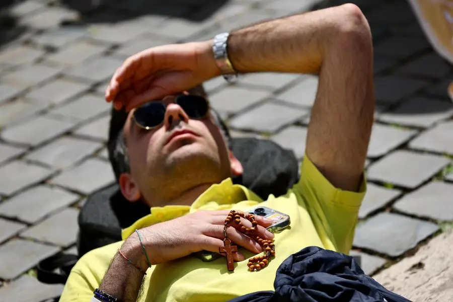 Conclave, l'attesa dei fedeli