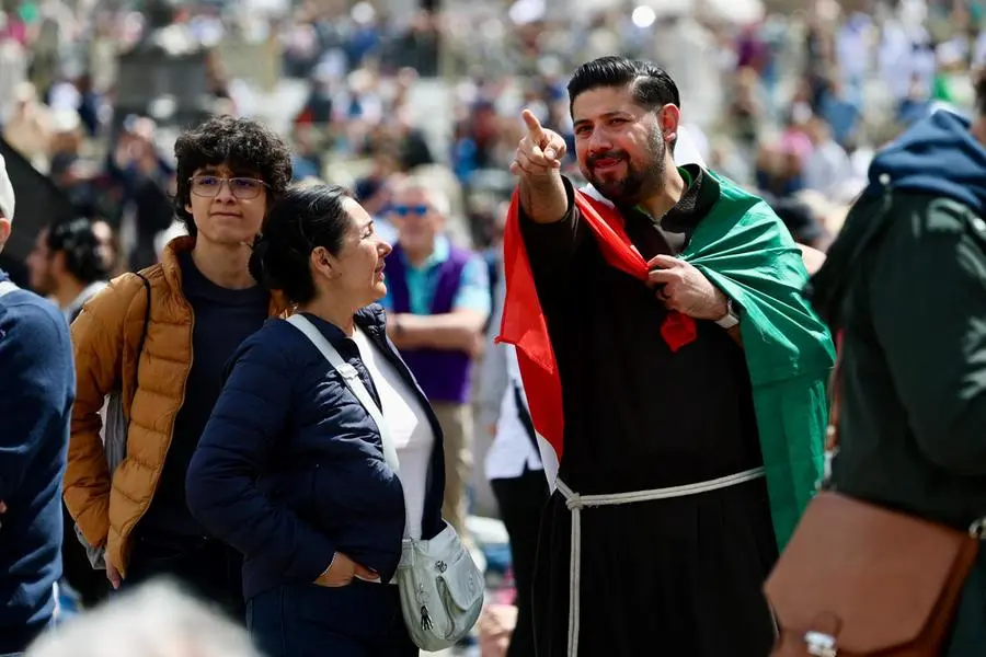 Conclave, l'attesa dei fedeli