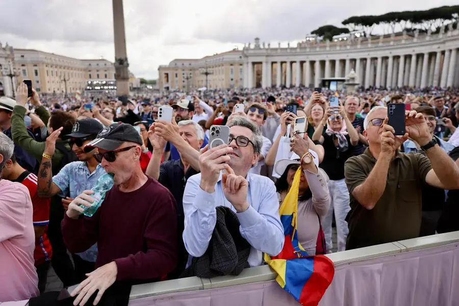 Conclave, l'attesa dei fedeli