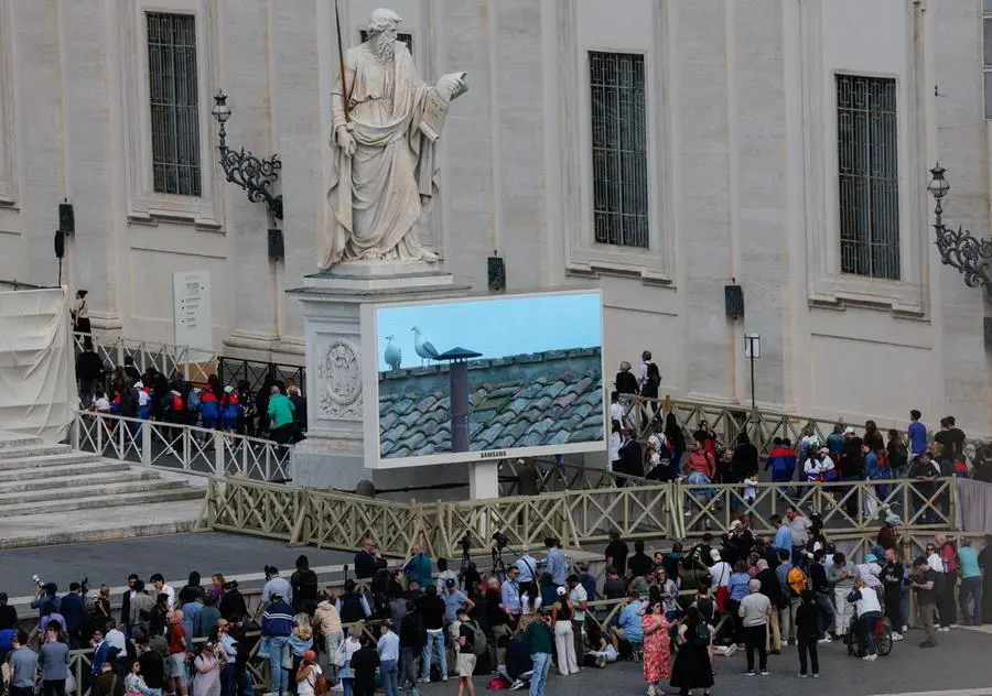 Conclave, l'attesa dei fedeli