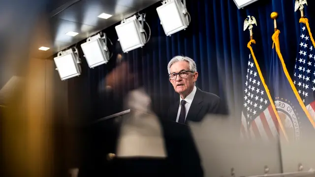 epaselect epa12081714 US Chair of the Federal Reserve Jerome Powell announces the Fed will not change interest rates following their two-day policy conference in Washington, DC USA, 07 May 2025. US President Donald Trump has clashed recently with Chair Powell, calling on him to lower interest rates in the wake of Trump's tariffs. EPA/JIM LO SCALZO