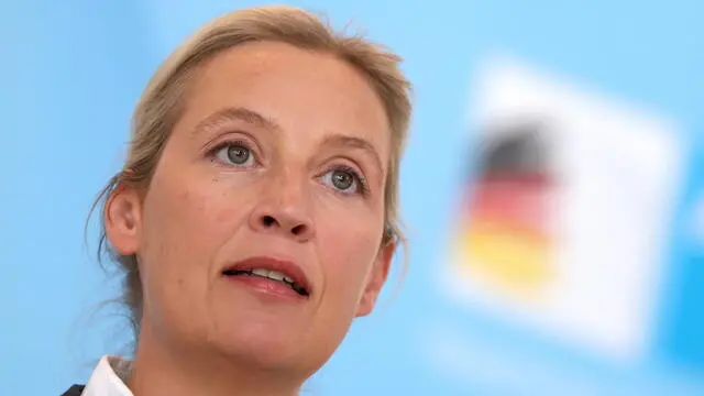 epa12075608 Alternative for Germany (AfD) party and faction co-chairwoman Alice Weidel attends a news conference before a fraction meeting, in Berlin, Germany, 05 May 2025. EPA/HANNIBAL HANSCHKE