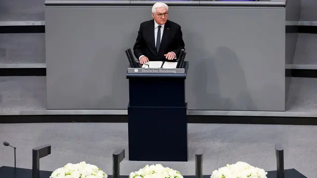 epa12083087 German President Frank-Walter Steinmeier addresses the German parliament during an event commemorating the 80th anniversary of the end of WWII in Europe in Berlin, Germany, 08 May 2025. World War II ended by the unconditional surrender of Nazi Germany on all fronts 80 years ago. EPA/FILIP SINGER