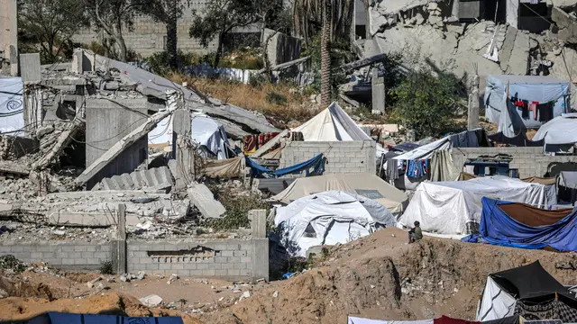 epa12075537 A child sits next to tents of internally displaced Palestinians, who fled from northern Gaza Strip and east of Gaza City, set up around Al Yarmouk stadium in central Gaza City, the Gaza Strip, 05 May 2025. According to the UN, at least 1.9 million people (or nine in ten people) across the Gaza Strip are internally displaced, including people who have been repeatedly displaced. Since October 2023, only about 11 percent of the Gaza Strip has not been placed under Israeli-issued evacuation orders, the UN aid coordination office OCHA said. EPA/MOHAMMED SABER