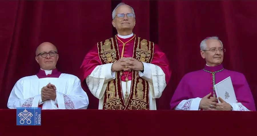 Robert Francis Prevost è papa Leone XIV: le prime immagini