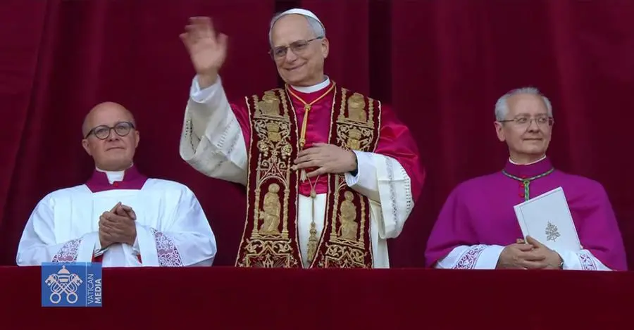 Robert Francis Prevost è papa Leone XIV: le prime immagini