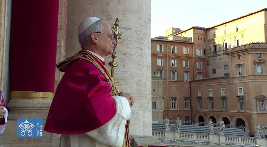 Robert Francis Prevost è papa Leone XIV: le prime immagini