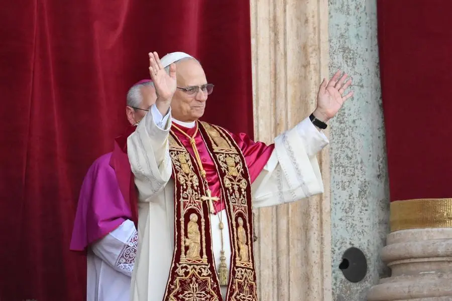 Robert Francis Prevost è papa Leone XIV: le prime immagini
