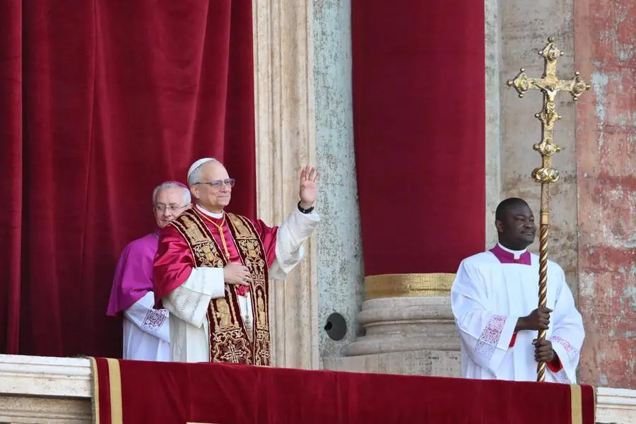 Robert Francis Prevost è papa Leone XIV: le prime immagini