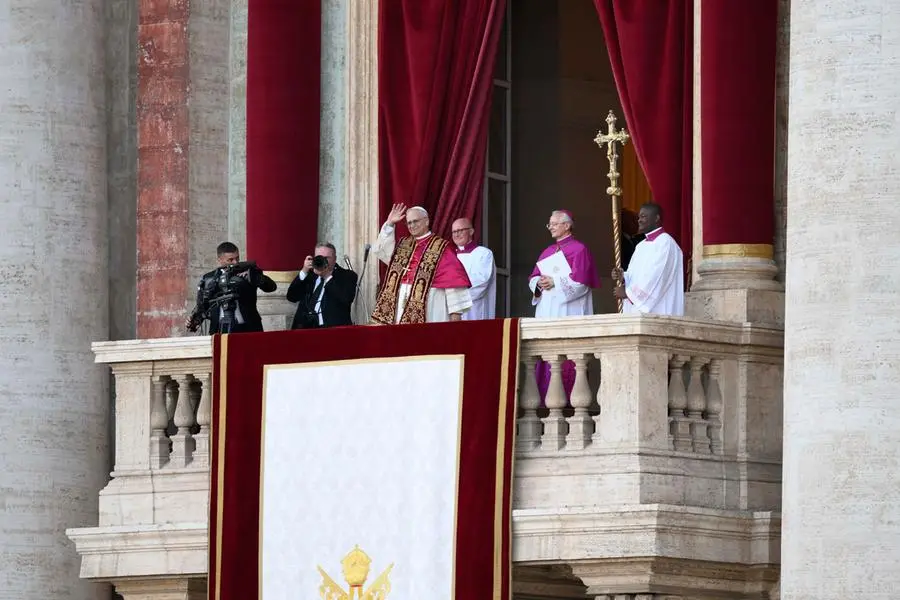 Robert Francis Prevost è papa Leone XIV: le prime immagini
