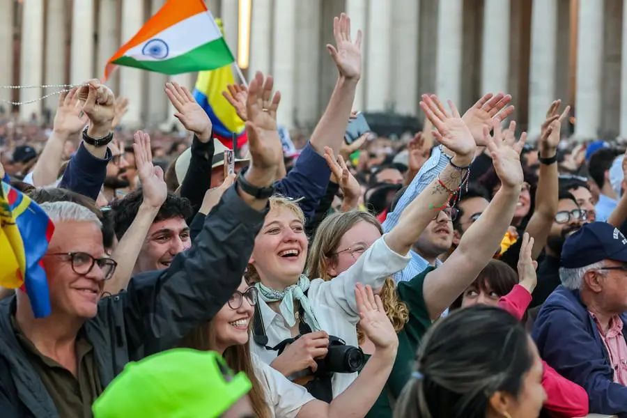Nuovo Papa, la reazione dei fedeli in piazza San Pietro