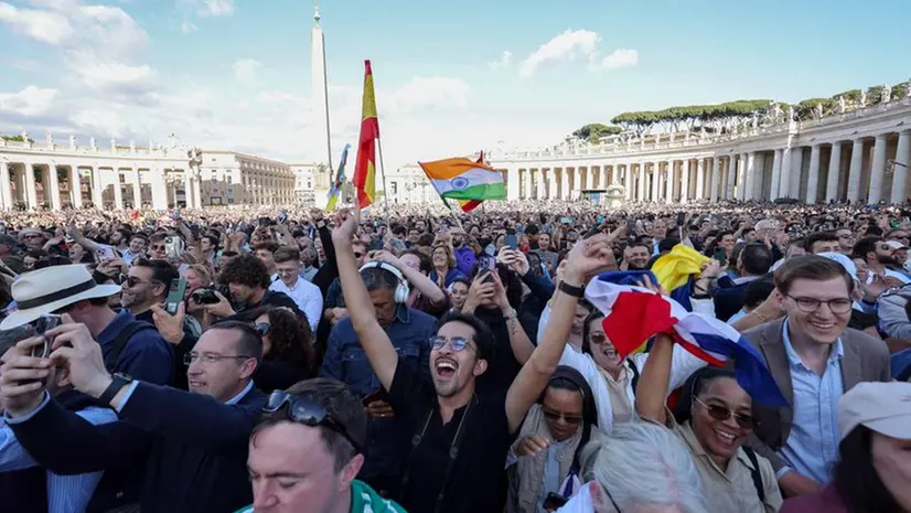 Nuovo Papa, la reazione dei fedeli in piazza San Pietro