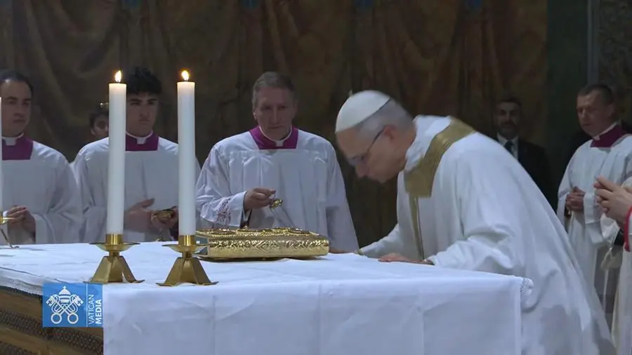 La prima messa di papa Leone XIV nella Cappella Sistina