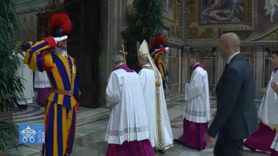 La prima messa di papa Leone XIV nella Cappella Sistina