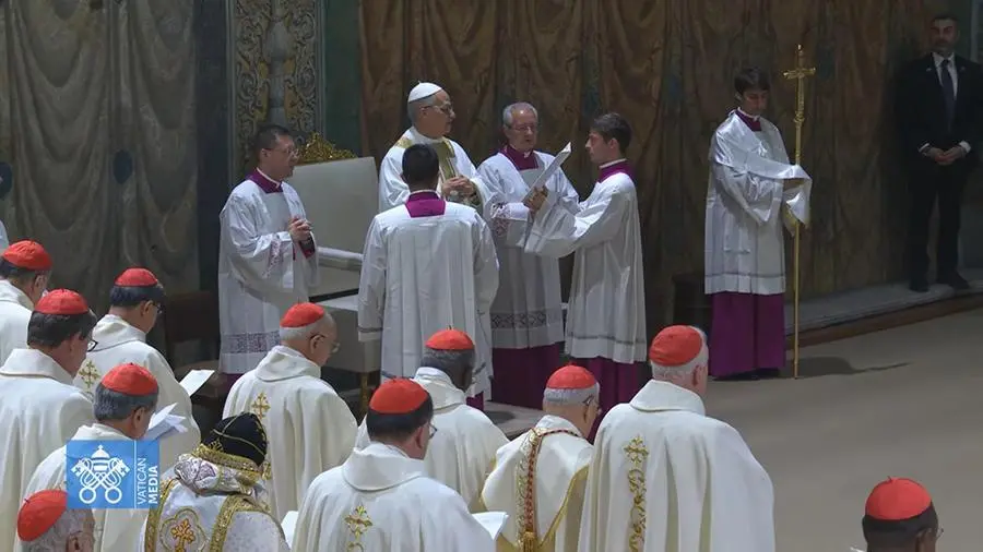 La prima messa di papa Leone XIV nella Cappella Sistina