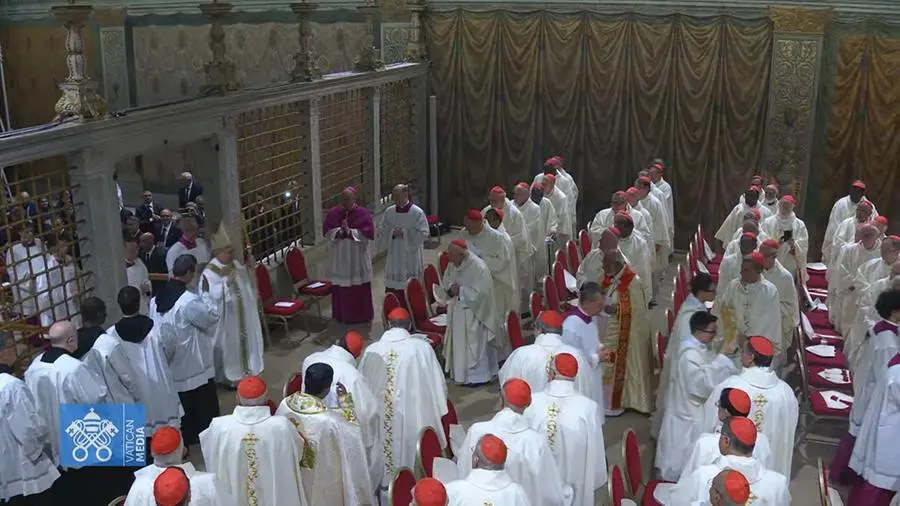 La prima messa di papa Leone XIV nella Cappella Sistina