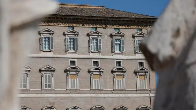 The window of the Vatican Apostolic Palace, where Pope Francis usually delivers the Angelus noon prayer from his studio's window, in St. Peter's Square, Vatican City, 6 April 2025. ANSA/GIUSEPPE LAMI