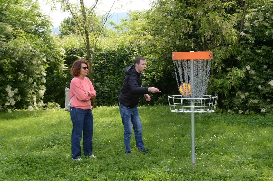 CRONACA BRESCIA VIA DELLE GABBIANE CAMPO DI DISCO GOLF PER CARINI 09-05-2025 GIOVANNI BENINI NEW EDEN GROUP                             