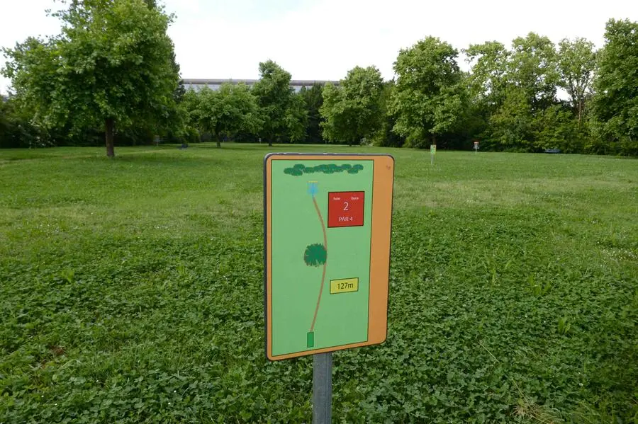 CRONACA BRESCIA VIA DELLE GABBIANE CAMPO DI DISCO GOLF PER CARINI 09-05-2025 GIOVANNI BENINI NEW EDEN GROUP                             