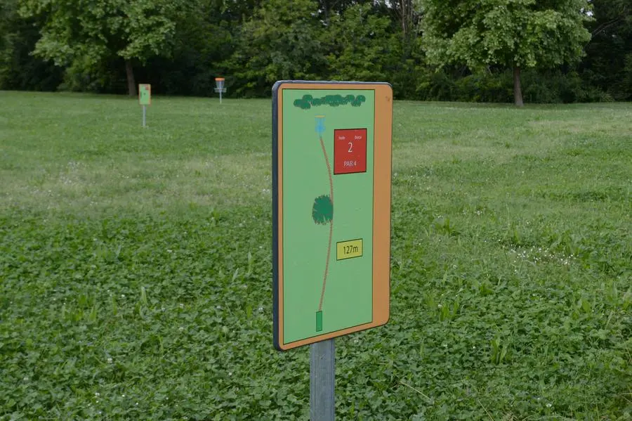 CRONACA BRESCIA VIA DELLE GABBIANE CAMPO DI DISCO GOLF PER CARINI 09-05-2025 GIOVANNI BENINI NEW EDEN GROUP                             