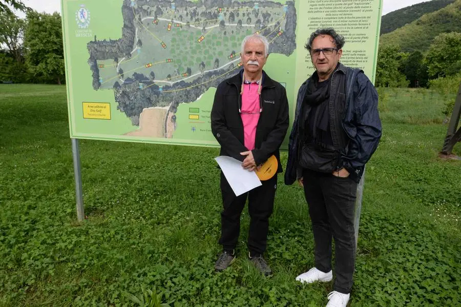 CRONACA BRESCIA VIA DELLE GABBIANE CAMPO DI DISCO GOLF PER CARINI 09-05-2025 GIOVANNI BENINI NEW EDEN GROUP                             