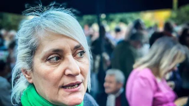 Nives Monda al presidio in sua solidarietà , la ristoratrice aggredita verbalmente da una turista israeliana. Napoli 6 Maggio 2025. ANSA / CESARE ABBATE