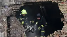 epa12079555 Ukrainian rescuers working at the site where a drone hit a high rise residential building in Kyiv, Ukraine, 07 May 2025, amid the ongoing Russian invasion. At least two people were killed and seven injured, including four children, in overnight strikes on multiple residential areas, according to the State Emergency Service. Russia launched a large-scale attack using at least four ballistic missiles and 142 drones across Ukraine. EPA/SERGEY DOLZHENKO