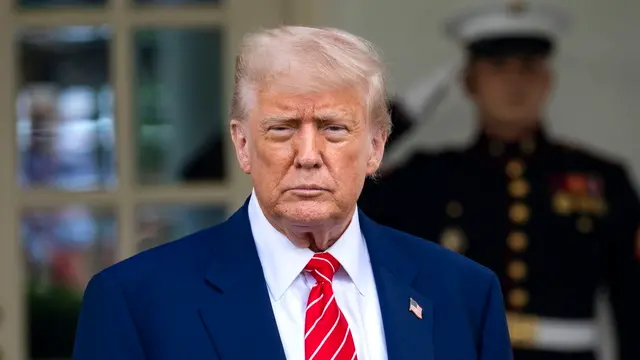 epa12084671 US President Donald Trump looks on while answering questions from reporters outside the West Wing of the White House in Washington, DC, USA, 08 May 2025. EPA/BONNIE CASH / POOL