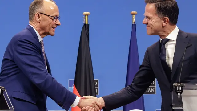 epa12086371 German Chancellor Friedrich Merz (L) and NATO Secretary General Mark Rutte shake hands during a press conference at the NATO headquarters in Brussels, Belgium, 09 May 2025. EPA/OLIVIER MATTHYS