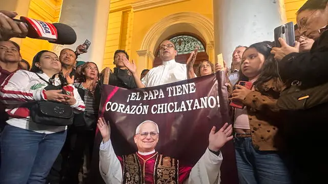 epa12085392 Believers hold a banner with a picture of Pope Leo XIV in front of the cathedral of Chiclayo, Peru, 08 May 2025. Cardinal Robert Francis Prevost has been elected as the 267th pope of the Catholic Church and has taken the papal name Leo XIV. Robert Francis Prevost was the bishop in Chiclayo for almost a decade. EPA/MIKHAIL HUACAN