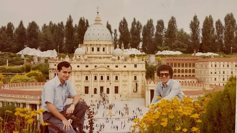 Robert Francis Prevost e Padre Lenzi a Minitalia negli anni Settanta - © www.giornaledibrescia.it
