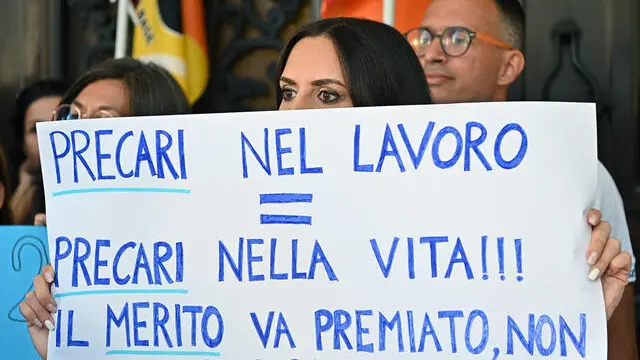Cub Sur Torino in presidio sotto l’Ufficio Scolastico Regionale del Piemonte Cinsieme ai lavoratori precari del concorso 2020 e contro ogni forma di sfruttamento dei lavoratori della scuola, Torino, 30 Agosto 2024 ANSA/ALESSANDRO DI MARCO