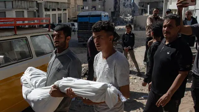 epa12080914 Palestinians mourn one of the victims of an Israeli airstrike, during their funeral in Gaza City, 07 May 2025. According to the palestinian news agency WAFA, at least 25 people were killed in Israeli airstrikes on a restaurant and a market area in the Al-Rimal neighborhood of Gaza City. EPA/HAITHAM IMAD