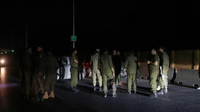 epa12087899 Pakistani security officials secure the Noor Khan Airbase following Indian missile strikes in Rawalpindi, Pakistan, 10 May 2025. Pakistan's military has announced retaliatory strikes against India following attacks on three airbases by Indian forces, which Pakistan claims involved the use of air-to-surface missiles from warplanes. EPA/SOHAIL SHAHZAD