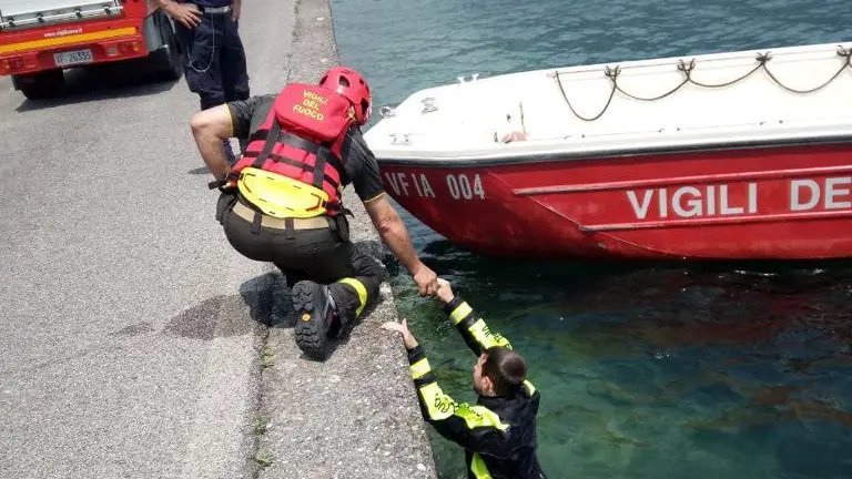 I Vigili del fuoco sul Sebino © www.giornaledibrescia.it