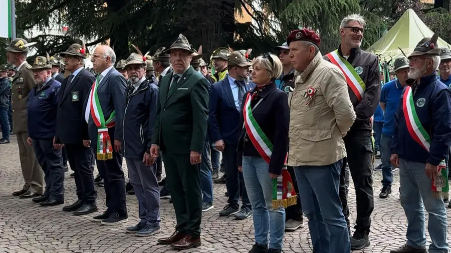 Adunata degli Alpini a Biella, le sezioni bresciane omaggiano i caduti