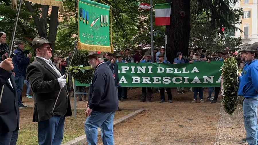 Adunata degli Alpini a Biella, le sezioni bresciane omaggiano i caduti