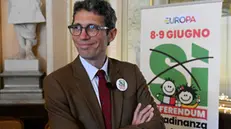 Il presidente del Comitato Promotore del Referendum Riccardo Magi nei saloni storici del caffe' Gambrinus di Napoli per l'apertura della campagna sul Referendum di Cittadinanza, 5 maggio 2025. ANSA/CIRO FUSCO