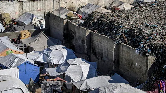 epa12075388 Tents of internally displaced Palestinians set up in a garbage dump next to Al Yarmouk stadium in central Gaza City, the Gaza Strip, 05 May 2025. According to the UN, at least 1.9 million people (or nine in ten people) across the Gaza Strip are internally displaced, including people who have been repeatedly displaced. Since October 2023, only about 11 percent of the Gaza Strip has not been placed under Israeli-issued evacuation orders, the UN aid coordination office OCHA said. EPA/MOHAMMED SABER