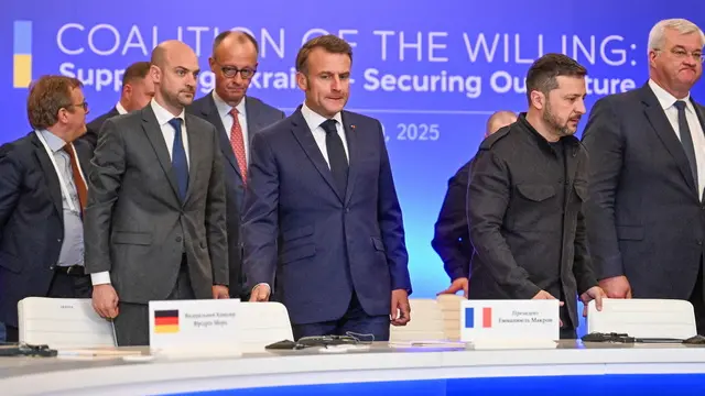 epa12088115 France's President Emmanuel Macron (C) and Ukraine's President Volodymyr Zelensky (2-R) attend a meeting of the 'coalition of the willing' at the Mariyinsky Palace, the official residence of the president of Ukraine, in Kyiv, Ukraine, 10 May 2025. EPA/Darek Delmanowicz POLAND OUT