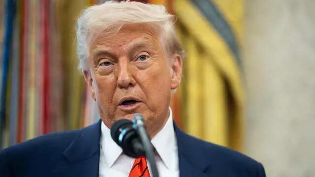epa12078821 US President Donald Trump speaks during a swearing in ceremony for Special Envoy to the Middle East Steve Witkoff in the Oval Office of the White House in Washington, DC, USA, 06 May 2025. EPA/FRANCIS CHUNG / POOL