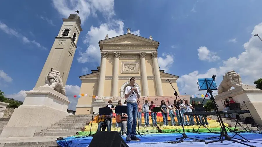 La «Tavolata senza muri» a Gussago