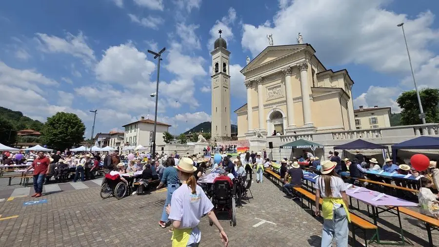 La «Tavolata senza muri» a Gussago