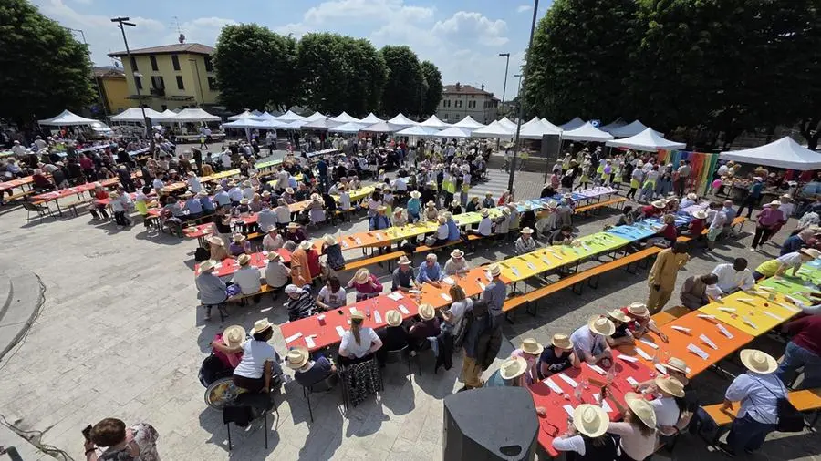 La «Tavolata senza muri» a Gussago