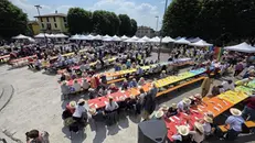 La «Tavolata senza muri» a Gussago