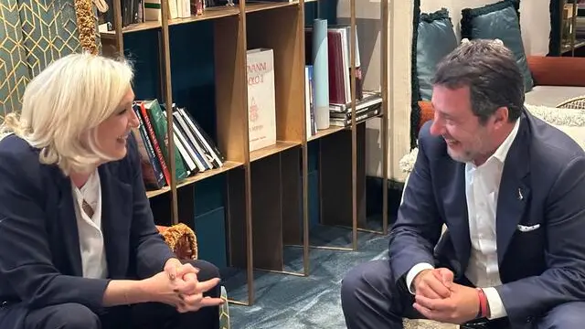 "Un piacere e un onore poter incontrare l’amica Marine Le Pen, che questo pomeriggio sarà ospite della Scuola di Formazione Politica della Lega. Combattiva, sorridente, determinata a vincere le elezioni presidenziali in Francia nel 2027 senza farsi intimidire. Stiamo lavorando insieme per cambiare questa Europa della burocrazia e dell’ideologia. Benvenuta a Roma, Marine!" così il segretario della Lega Matteo Salvini in un post pubblicato sul suo profilo X, 11 maggio 2025 X MATTEO SALVINI +++ ATTENZIONE LA FOTO NON PUO' ESSERE PUBBLICATA O RIPRODOTTA SENZA L'AUTORIZZAZIONE DELLA FONTE DI ORIGINE CUI SI RINVIA+++ NPK +++
