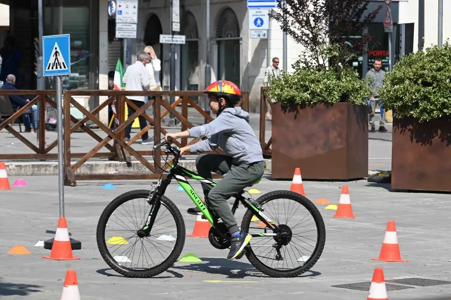 «Blu in bici», con la due ruote in centro a Brescia